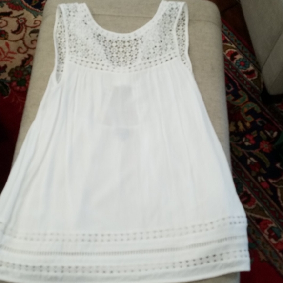 Market & Spruce Tops - GUC Market & Spruce White Top Size Small